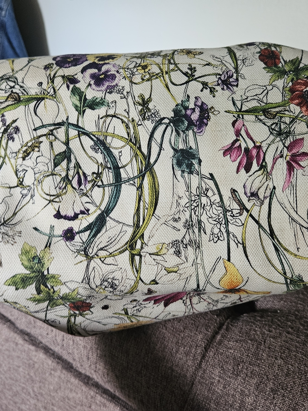 GUCCI!! Rare, Gorgeous, Gucci Floral Canvas Tote Bag with Brown Trim - Picture 6 of 16